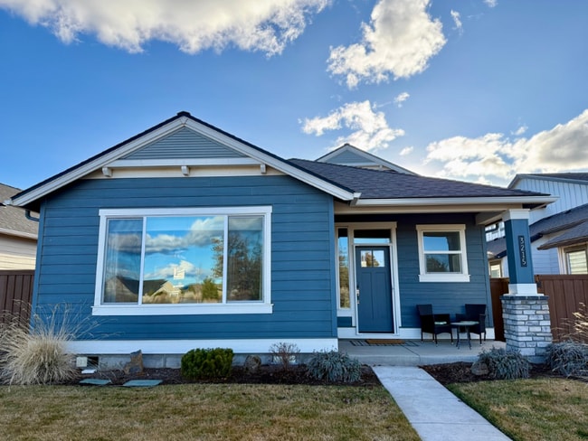 Building Photo - 3215 NE Boulder Crk Dr