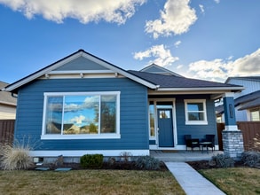 Building Photo - 3215 NE Boulder Crk Dr