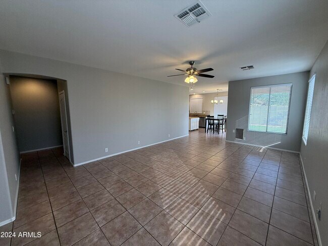 Foto del edificio - 313 N Kimberlee Way