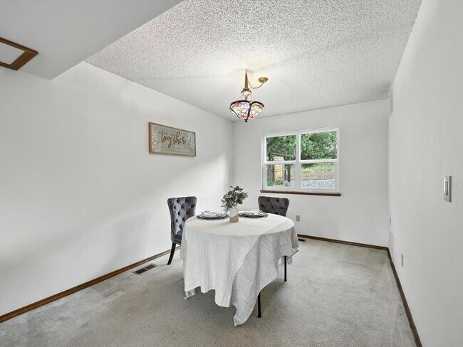 Building Photo - 6290 Pemberton Way