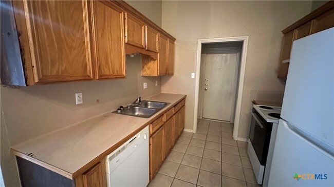 Building Photo - 3204 Raven Dr