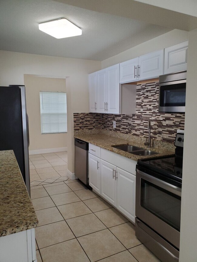 Photo - 2 Bed, 1 Bath Home – Minutes from Downtown...