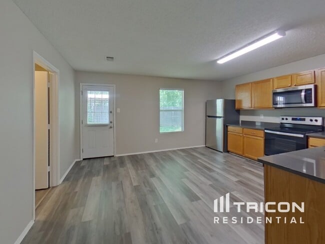 Building Photo - 5221 Bedfordshire Dr