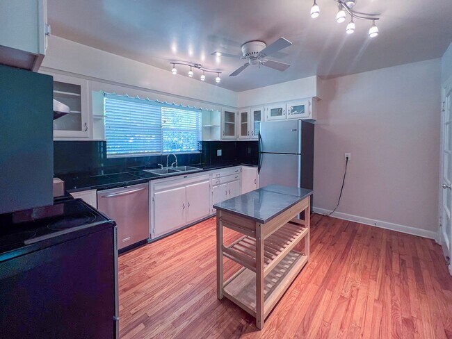 Foto del edificio - 3BR/2.5BA House in Florida Park - Available For Fall 2026!