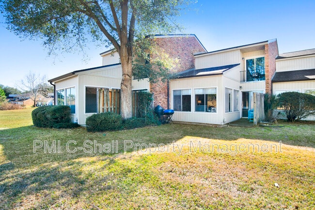 Building Photo - 4730 Huron Dr