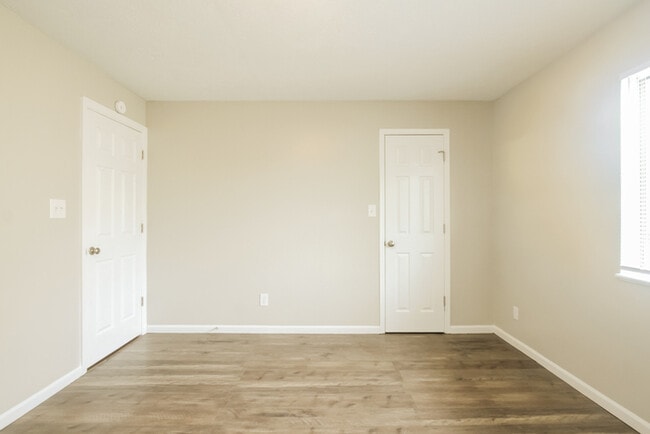 Building Photo - 5864 Brouse Dr