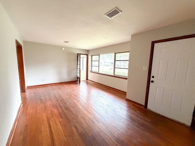 Building Photo - 51 Sherwood Dr