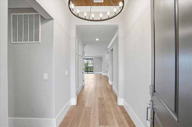 Foto del edificio - 15165 Serene Shrs Lp