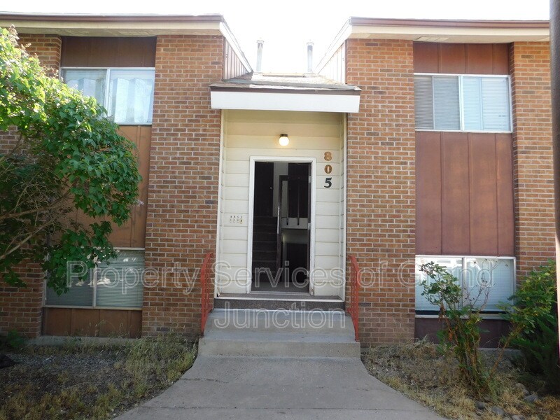 Primary Photo - 805 E Cedar Ct
