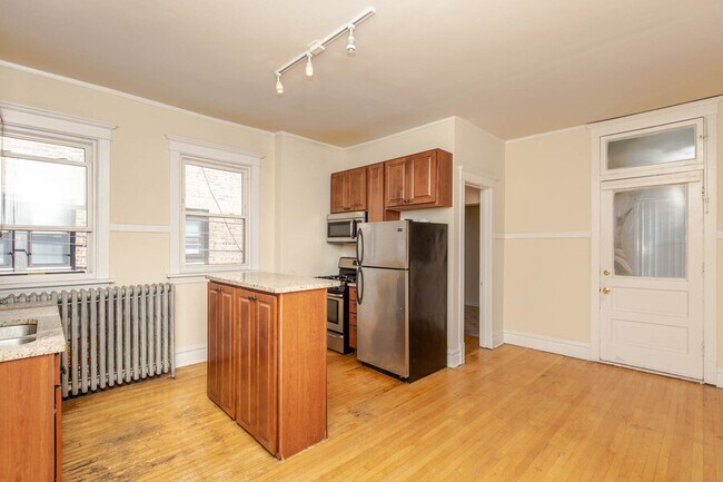 Building Photo - 3417 W Fullerton Ave