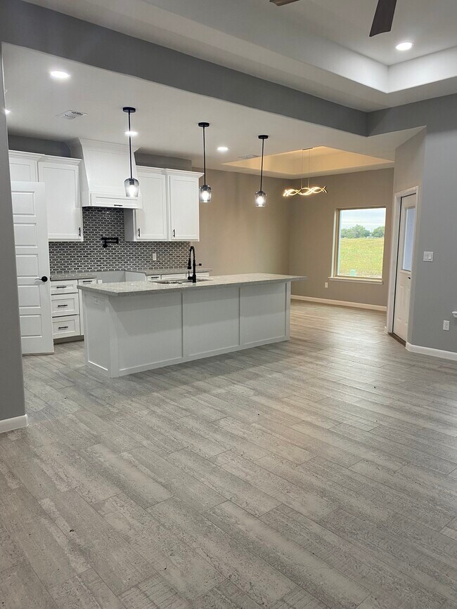 Foto del edificio - 8802 Swan Lake St