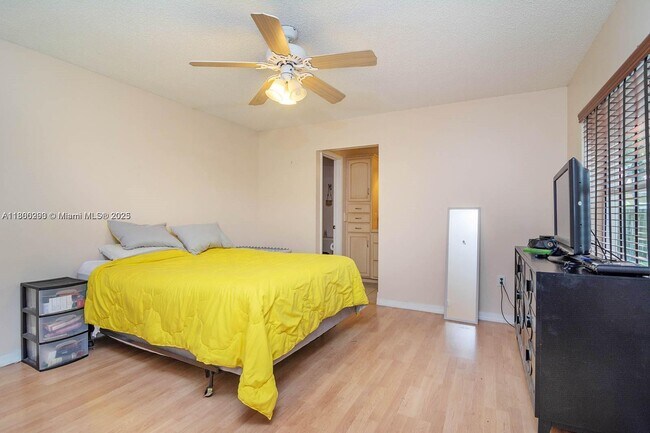 Foto del edificio - 1217 NW 125th Terrace