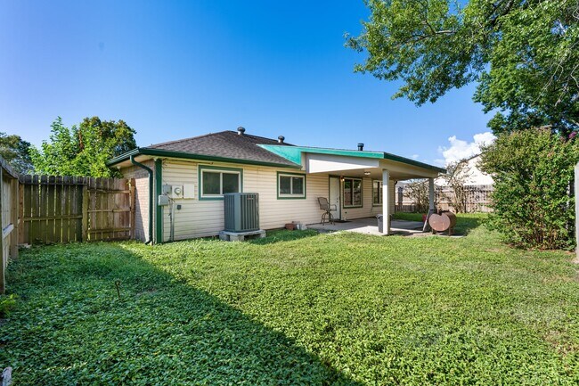 Foto del edificio - 9731 Shell Rock Rd