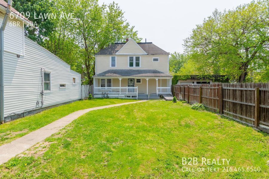 Primary Photo - Elegant 6-Bedroom, 2-Bath Retreat: The Epi...