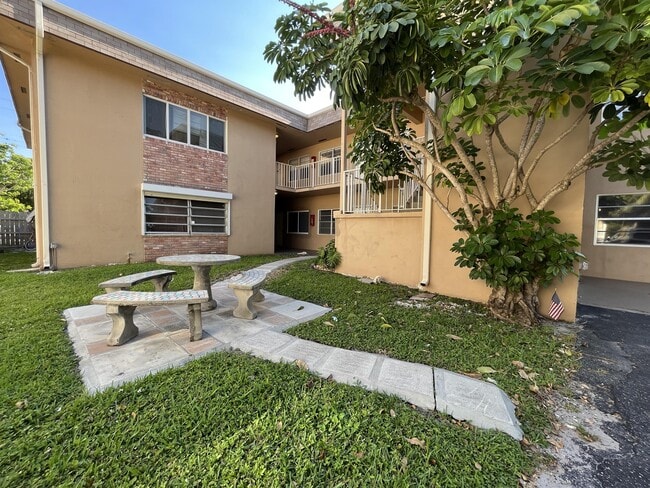 Photo - 1832 Madison St Townhome