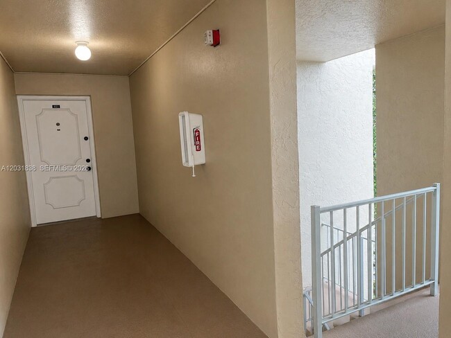 Building Photo - 9420 Tangerine Pl