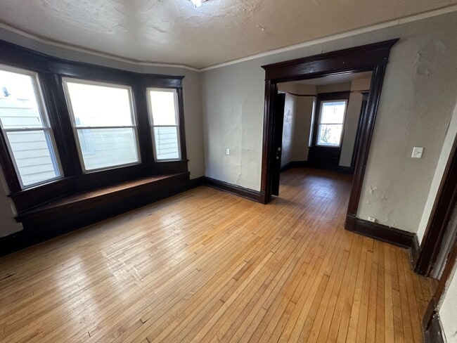 Building Photo - 633-635 W Clarke St. - Duplex
