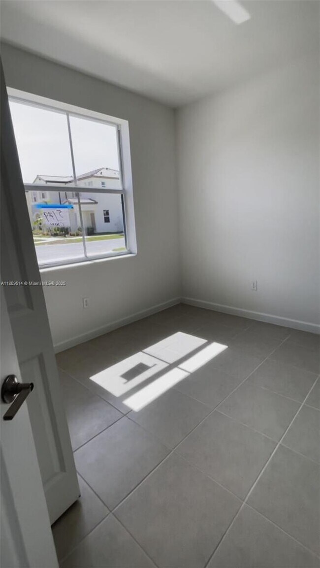 Foto del edificio - 2760 SE 26th Ave