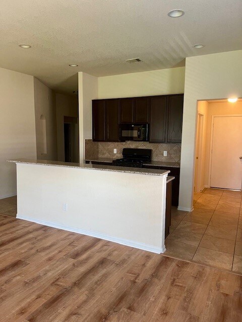 Foto del edificio - 1323 Kaliste Meadow Dr