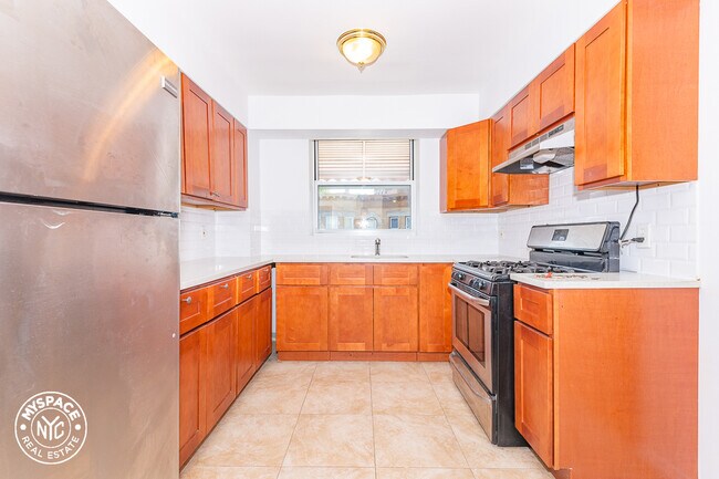 Foto del edificio - 439 E 21st St