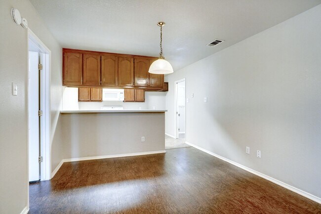 Foto del edificio - Beautiful, Freshly Updated 3-2-2 - Eagle Mountain ISD