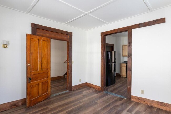Building Photo - 133 Elm St