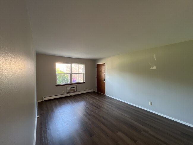 Foto del edificio - 3321 Daisy Ln