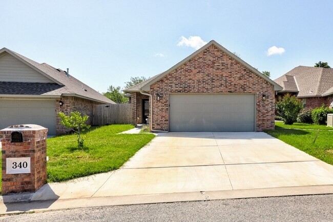 Foto del edificio - Charming 3-Bedroom Home!