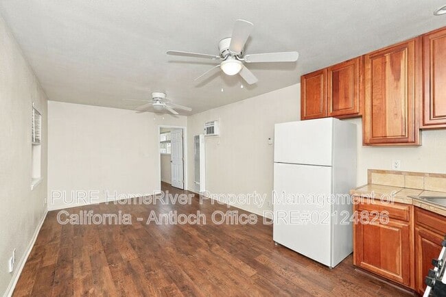 Building Photo - 2405 G St