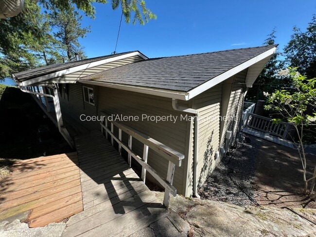 Building Photo - 2+ bed, 2 bath house on the Spokane River!
