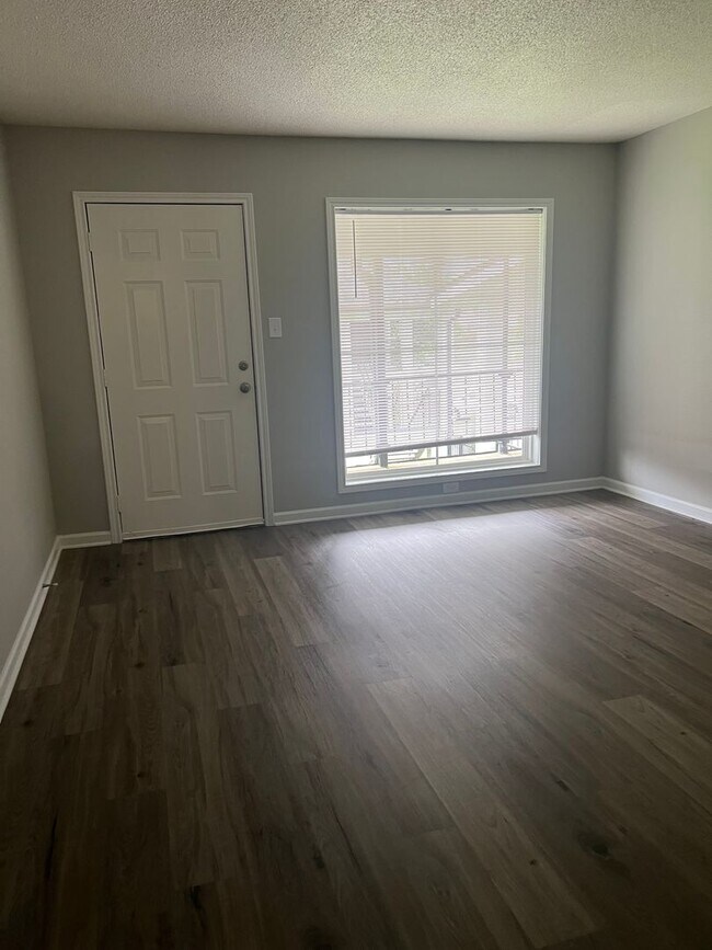 Foto del edificio - Remodeled Apartment 2 Bed / 1 Bath