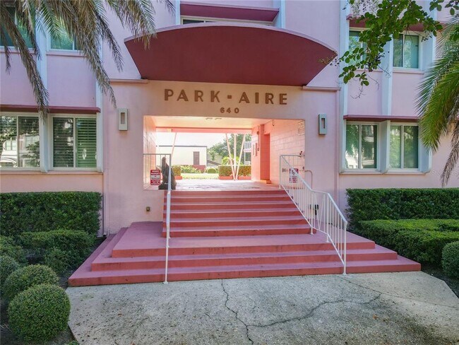 Foto del edificio - 640 N Park Ave