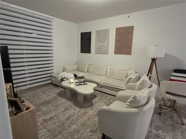 Foto del edificio - 2501 Douglas Rd