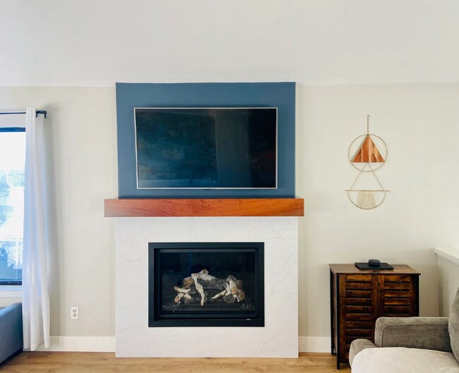 Foto del edificio - Sunny Live Oak Gem with Backyard Oasis