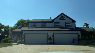 Building Photo - 2057 Eastcastle Dr SE