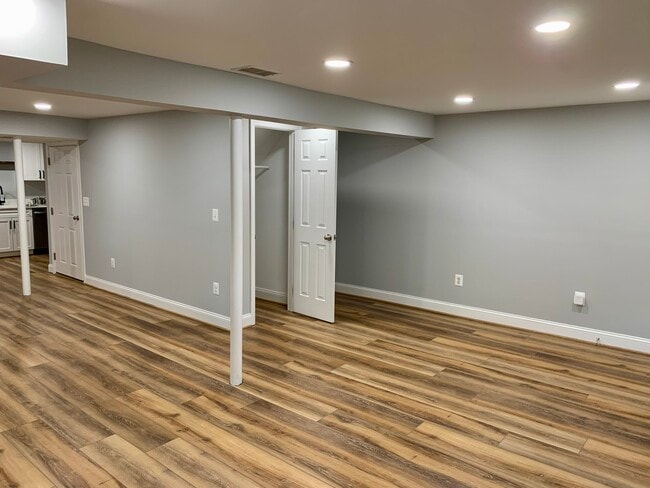 Building Photo - 3076 Holmes Run Rd