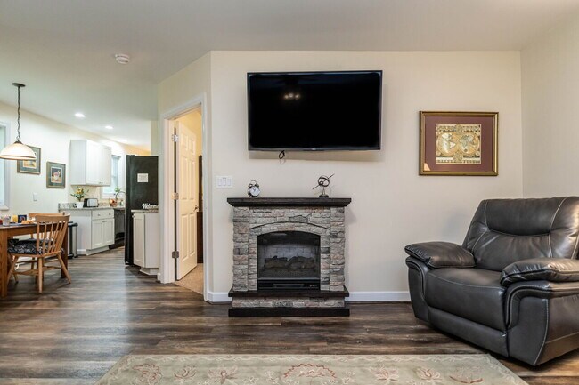 Foto del edificio - 1302 Ed Cook Rd