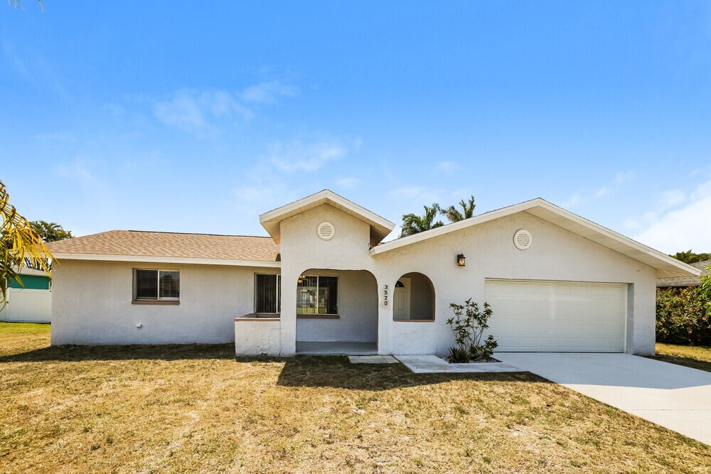 Primary Photo - 3520 SE 5th Ave