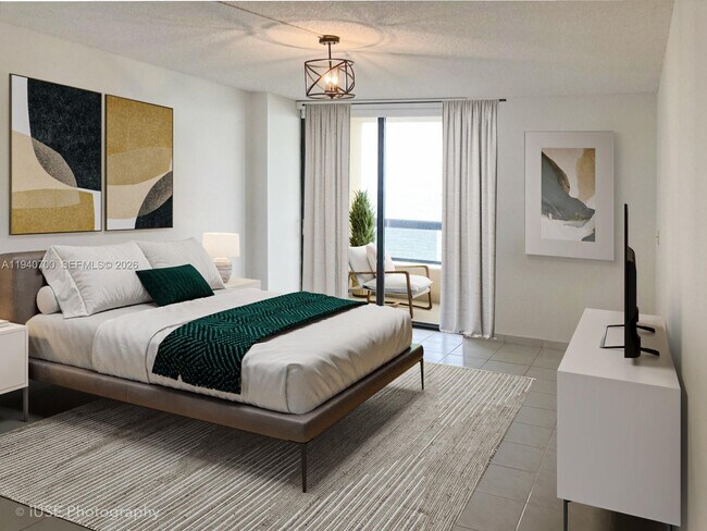 Building Photo - 2555 Collins Ave