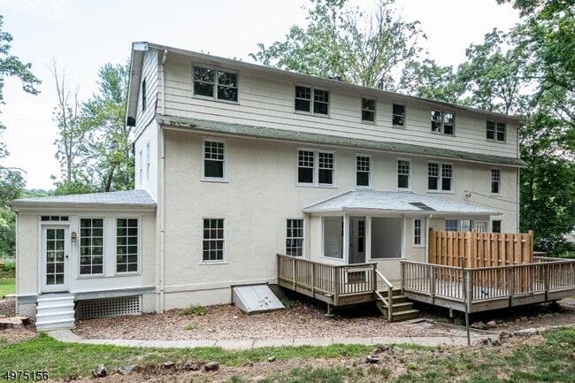 Building Photo - 433 Mountain Ave