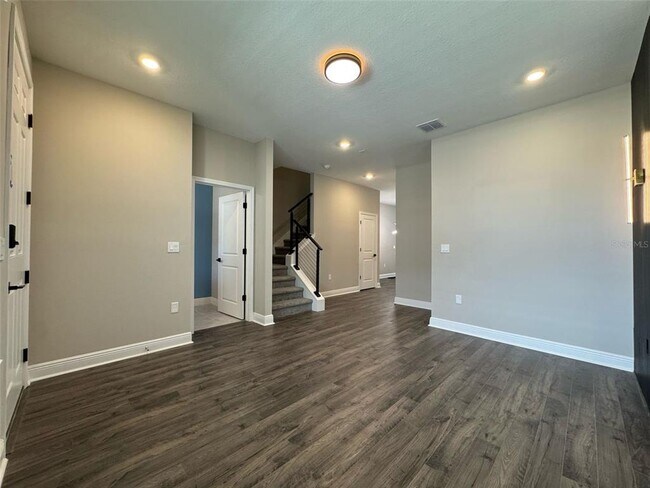 Foto del edificio - 16308 Hamlin Hills Rd