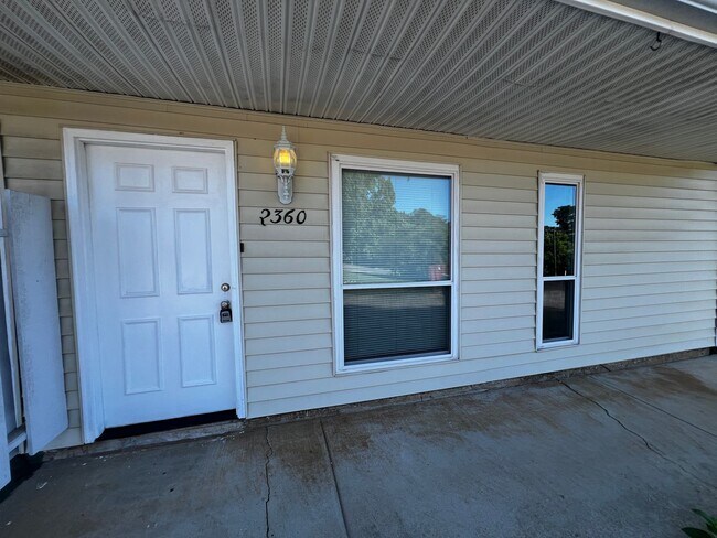 Foto del edificio - One Level Condo- 2 BR / 1 Bath Grayson Valley