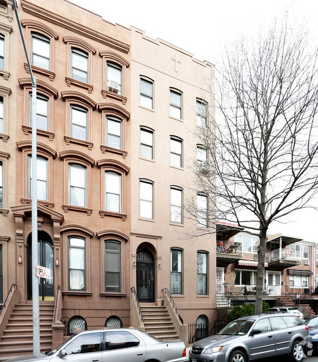 Building Photo - 580 Henry St
