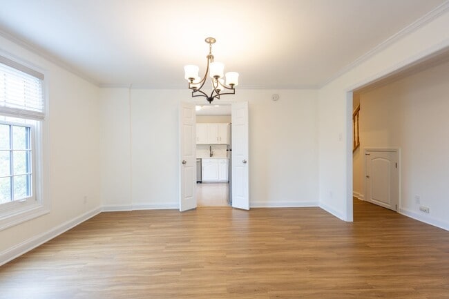 Foto del edificio - Charming 3 BR/2.5 BA 2-Level Condo in Cath...