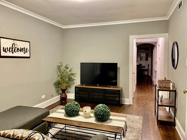 Foto del edificio - 5843 W Gunnison St