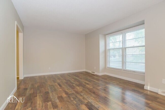 Foto del edificio - 8905 N Grand Ave