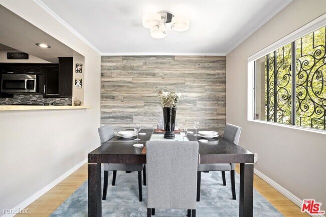 Building Photo - 1 br, 1.5 bath House - 6744 Hillpark Dr Ap...