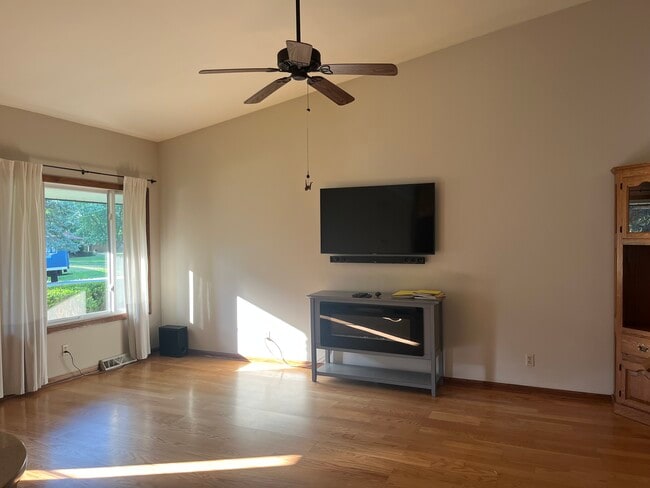 Building Photo - 3254 S 145th St