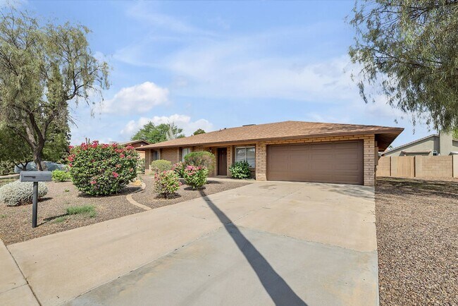 Foto del edificio - Gorgeous 4-Bedroom Home in Prime 85254 Loc...