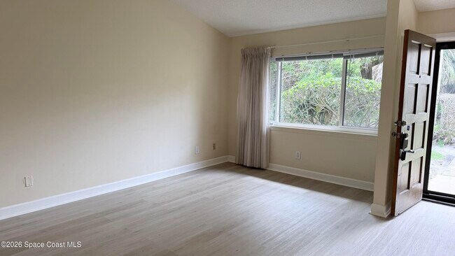 Foto del edificio - 1145 N Shannon Ave